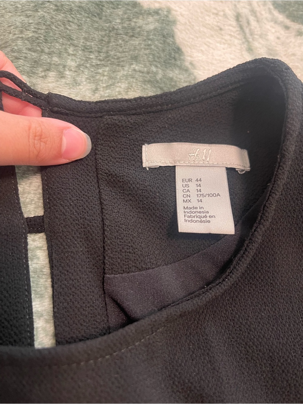 H&M Black Textured Shift Dress with Back Cutout - Picture 5 of 5